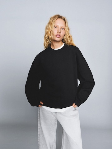Bershka Mikina – černá: přední strana
