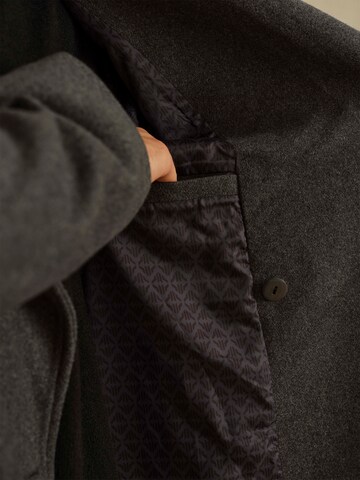 DAN FOX APPAREL Tussenjas 'Pascal' in Grijs