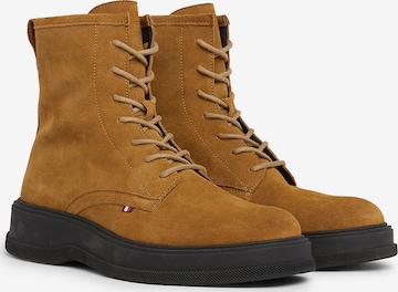 TOMMY HILFIGER Schnürstiefel in Braun