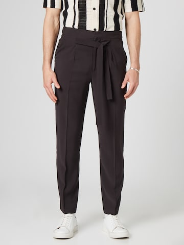 Guido Maria Kretschmer Men Regular Pleat-Front Pants 'Adriano' in Black: front