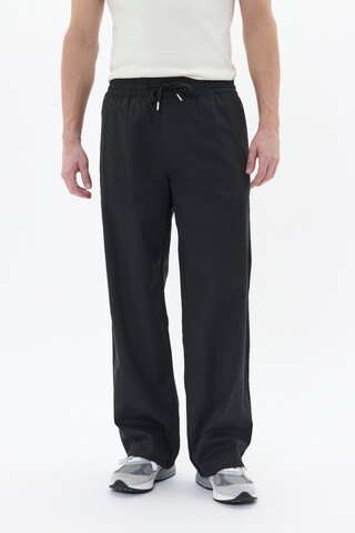 Regular Pantalon 'MABarton' Matinique en noir : devant