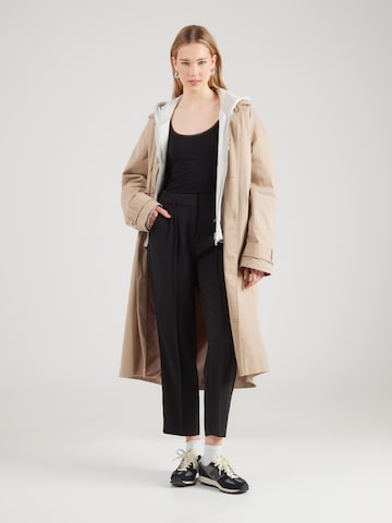 Tapered Pantaloni con piega frontale 'Elsa' di ABOUT YOU in nero