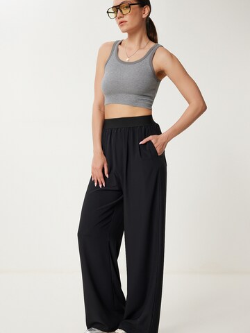 Happiness İstanbul Wide Leg Housut värissä musta