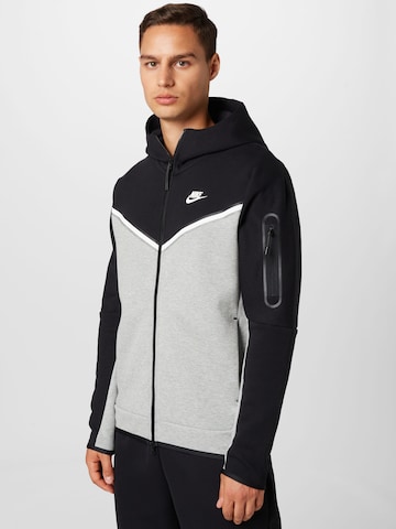 Nike Sportswear Tréning dzseki - fekete: elől