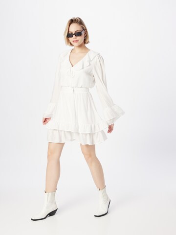 Robe-chemise 'Felicia' VERO MODA en blanc