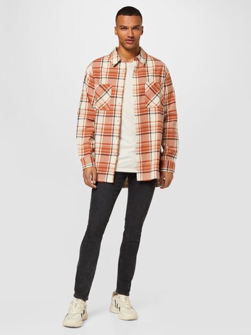 Urban Classics Comfort fit Button Up Shirt in Red