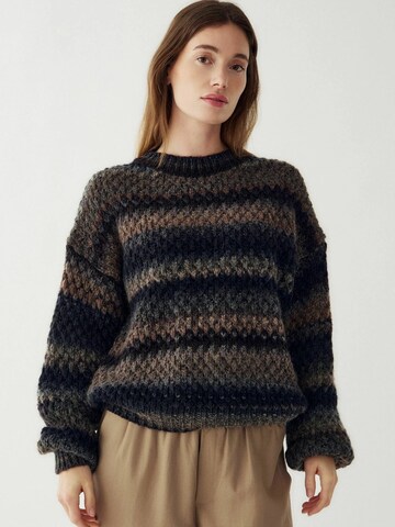 Noella Sweater ' Gio ' in Braun: Vorderseite