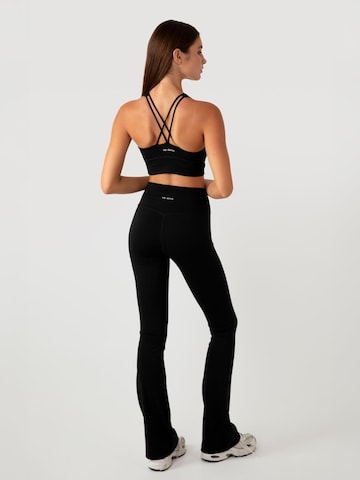 YO-GAYA Flared Leggings in Zwart