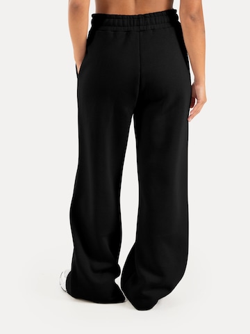 Smilodox Loosefit Hose 'Zadie' in Schwarz