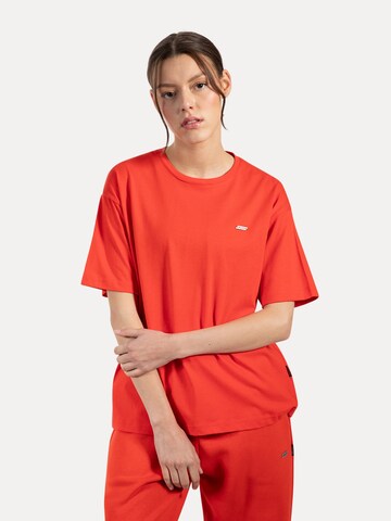 Smilodox Oversize T-Shirt Lyanna in Rot: Vorderseite