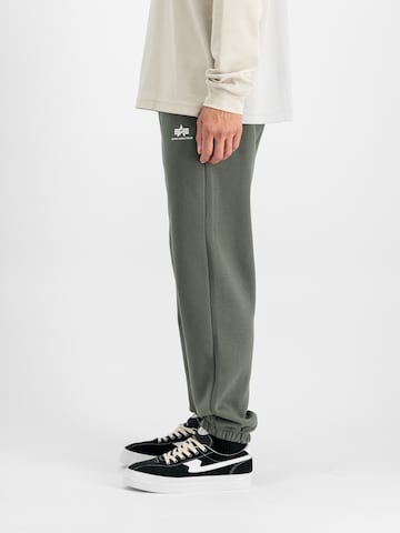 Effilé Pantalon ALPHA INDUSTRIES en vert