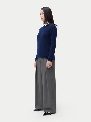 GOBI Cashmere Trui 'Women's Essential Cashmere Crewneck Sweater' in Blauw