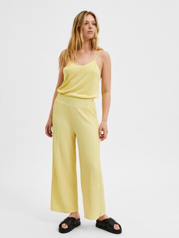 Wide Leg Pantalon 'Thea' SELECTED FEMME en jaune