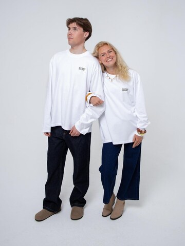 BAYSIDE BOUND Oversized shirt 'THE BAYSIDE UNISEX LONGSLEEVE' in White
