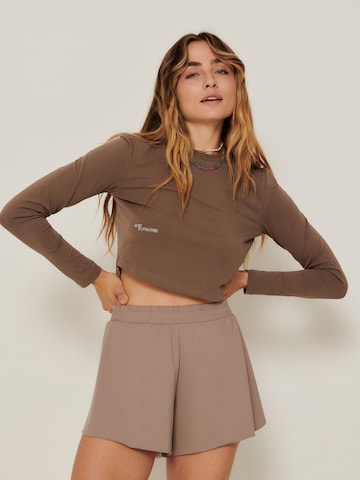 ABOUT YOU x Sofia Tsakiridou Shirt 'Vivien' in Brown: front