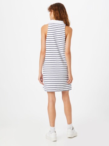 Rochie de la GAP pe alb