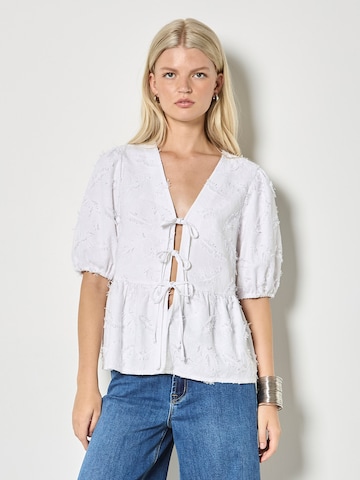 Apricot Blouse ' ' in Wit: voorkant