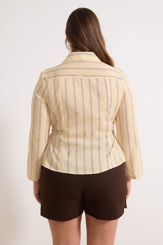 Trendyol Curve - Blusa em amarelo
