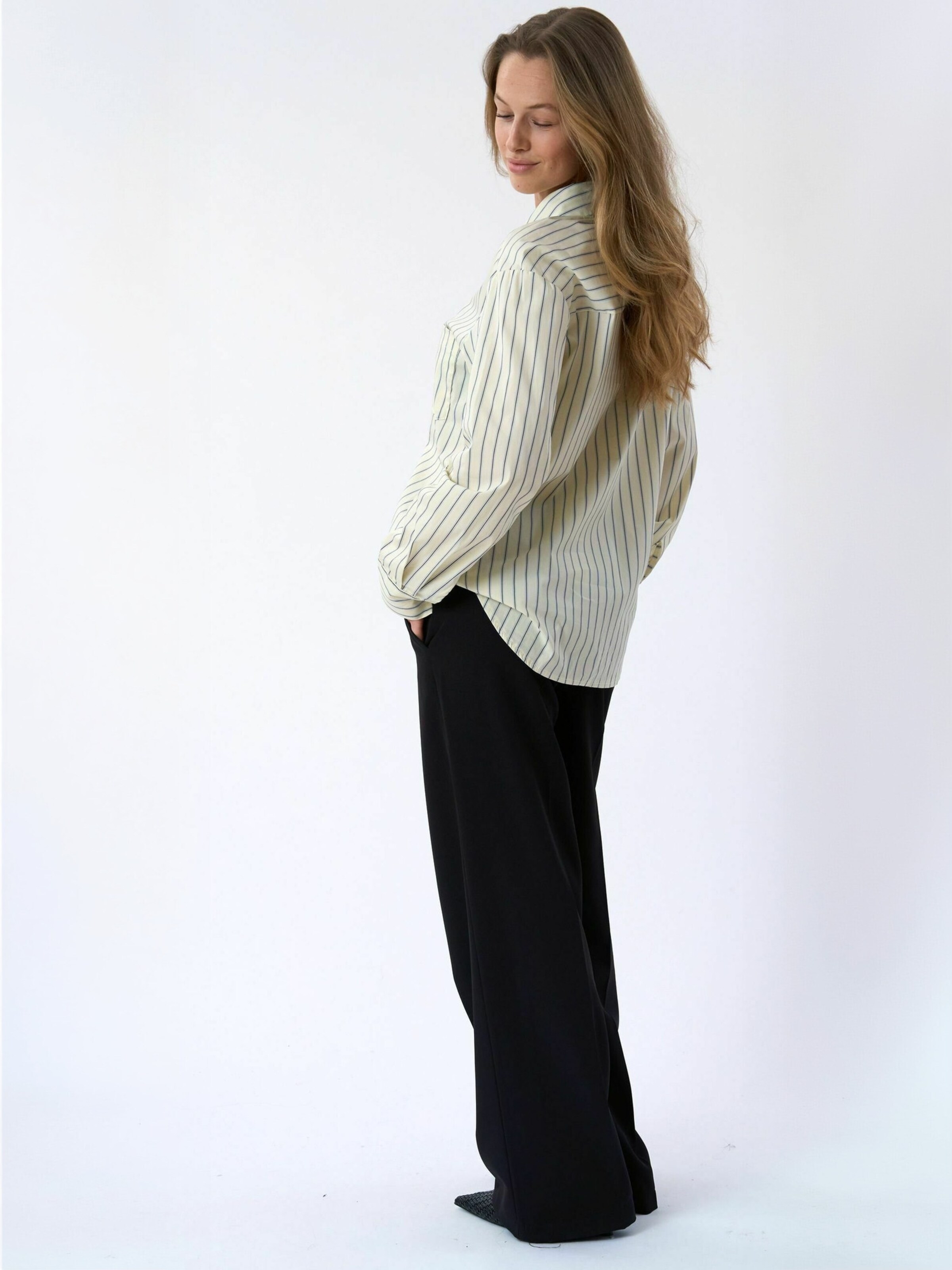 TEESHOPPEN - Camisa ' Thalia ' em amarelo