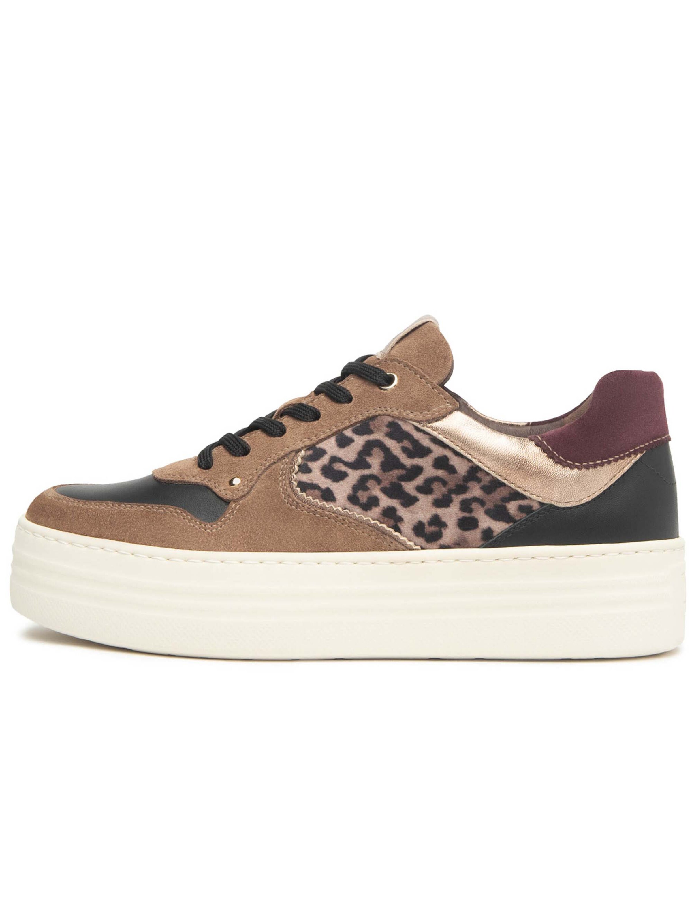 Baskets basses Nero Giardini en beige : devant