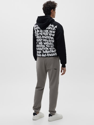 Pull&Bear Tapered Housut värissä harmaa