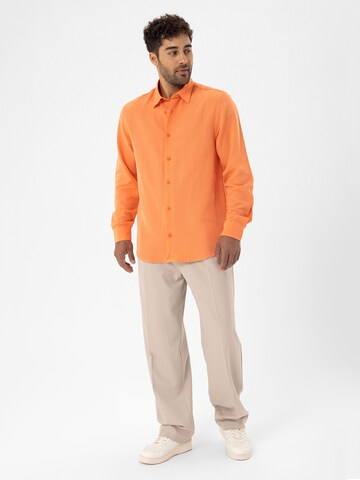 Comfort fit Camicia di Dandalo in arancione
