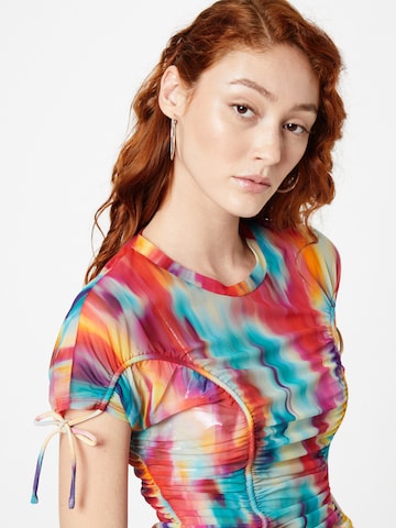 T-shirt 'AMAYA' GUESS en mélange de couleurs