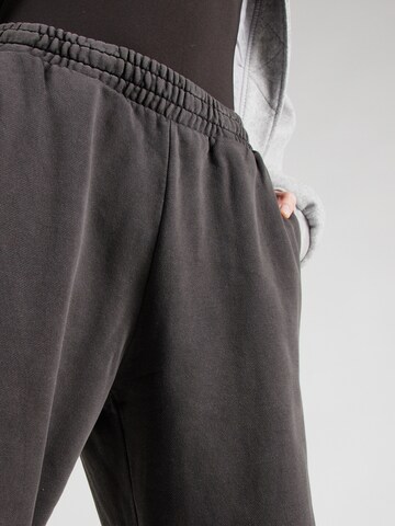 Wide leg Pantaloni di WEEKDAY in marrone