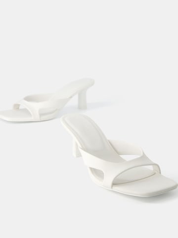 Bershka Sandaalit värissä valkoinen