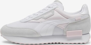 Baskets basses PUMA en blanc : devant