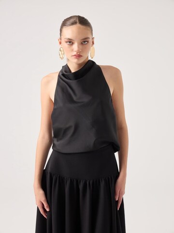 HOLLY LOLLY Blusentop in Schwarz: Vorderseite