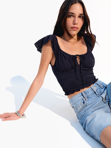 Top di Bershka in blu