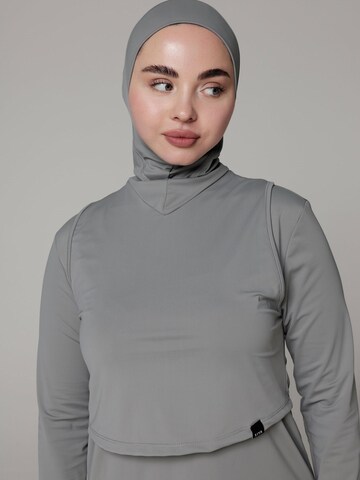 SIYA Swimwear T-shirt Badpak 'Hijab' in Grijs: voorkant