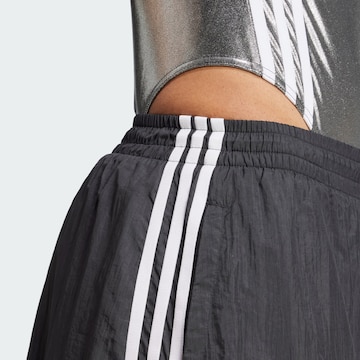 ADIDAS ORIGINALS - Body camiseta 'Adilenium Season 2' en plata