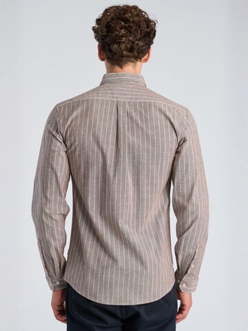Coupe regular Chemise Lindbergh en rouge