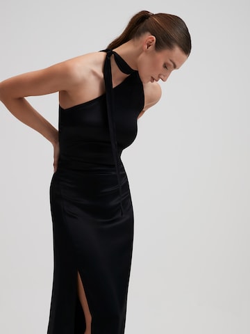 RÆRE by Lorena Rae Společenské šaty 'Marou' – černá