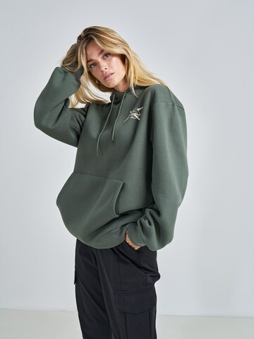 ABOUT YOU x Swalina&Linus - Sweatshirt 'Tamme' em verde