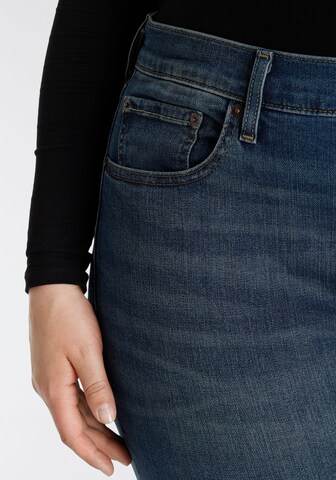 Levi's® Plus Bootcut Jeans '725 PL HR Bootcut' i blå