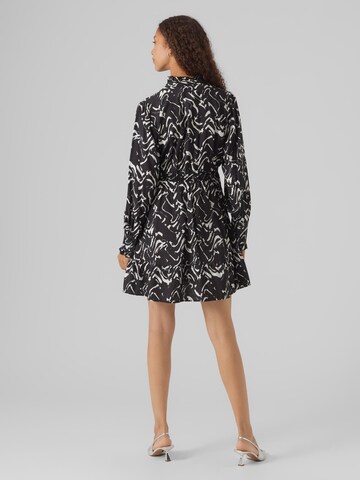 Robe-chemise 'CIA' VERO MODA en noir