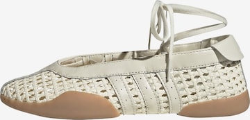 Ballerina 'Taekwondo Mei Latte' di ADIDAS ORIGINALS in bianco: frontale