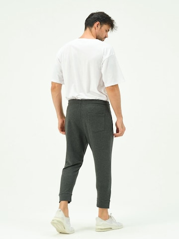 Effilé Pantalon C&City en gris