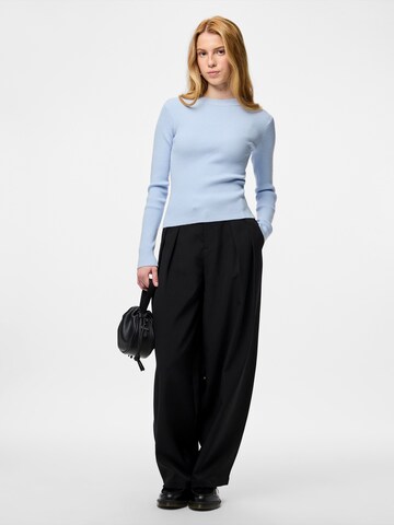 PIECES Pulover | modra barva