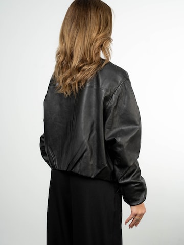 IYITO Between-season jacket 'IYEliana' in Black