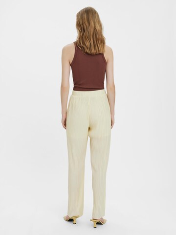 Regular Pantaloni 'Sutton' de la VERO MODA pe galben