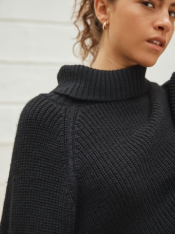 Next Cape in Schwarz