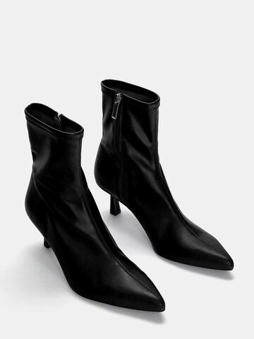 Pull&Bear Stiefelette in Schwarz