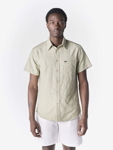 KOROSHI - Ajuste regular Camisa en verde: frente