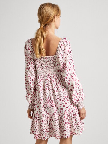 Pepe Jeans - Vestido 'Doxa' en blanco