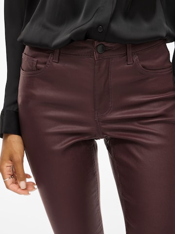 VILA - Slimfit Pantalón 'SARAH' en rojo