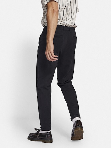 Redefined Rebel Regular Pleat-front trousers 'Jacko' in Black